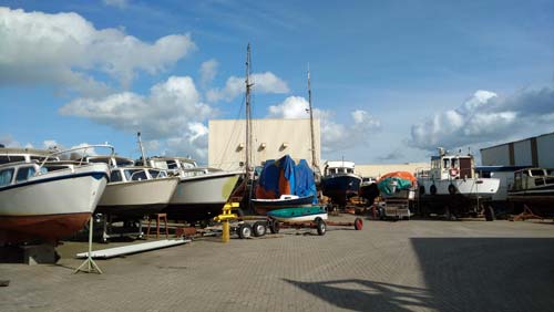 Bootstalling op de kade buiten Winschoterdiep - Jachthaven Zuidbroek Groningen
